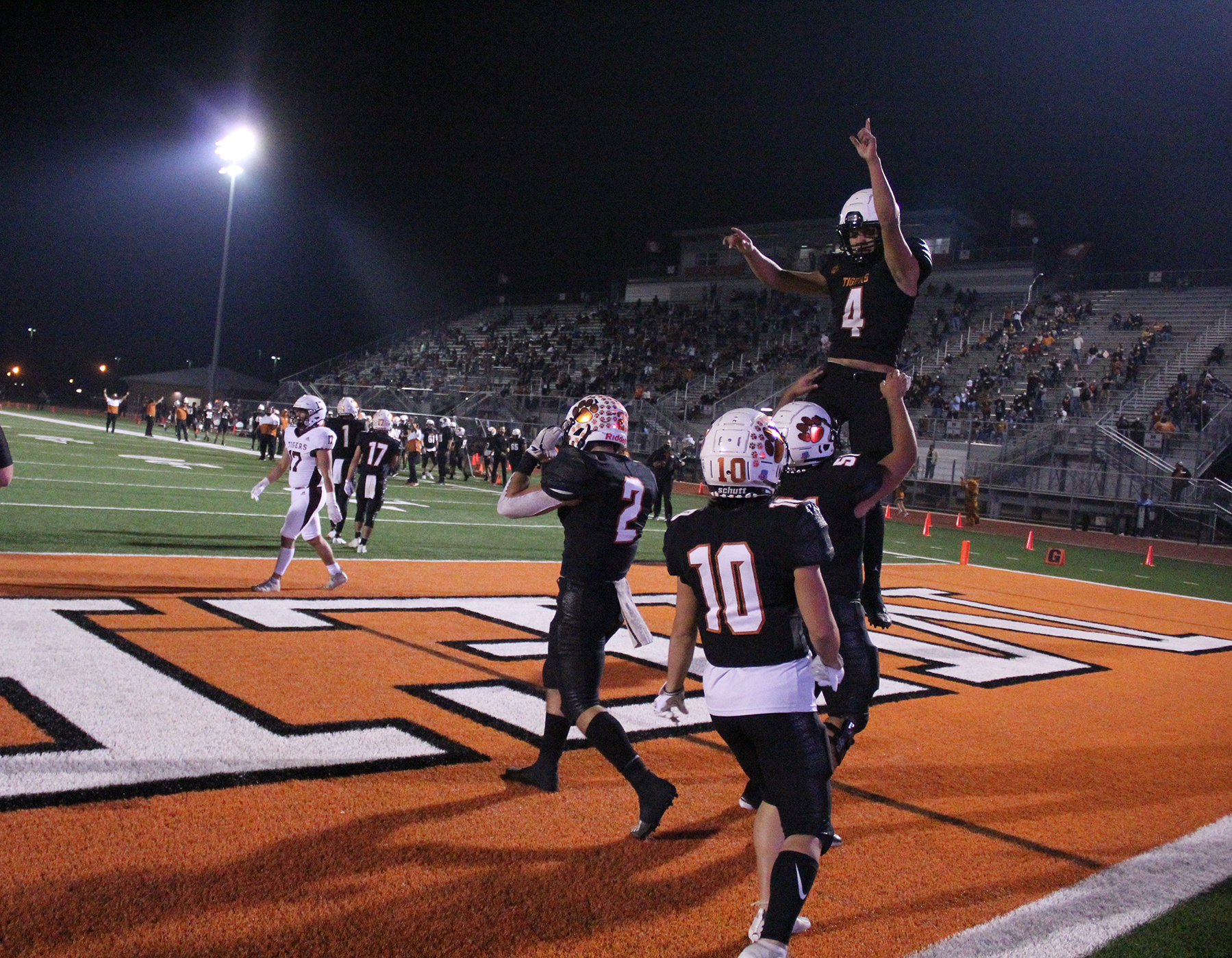 Tigers crowned Bi-District Champs with win against Floresville