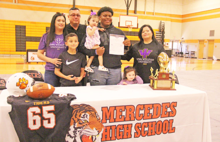 OWENS MAKES IT OFFICIAL : Tigers defensive power heading to Iowa Wesleyan University